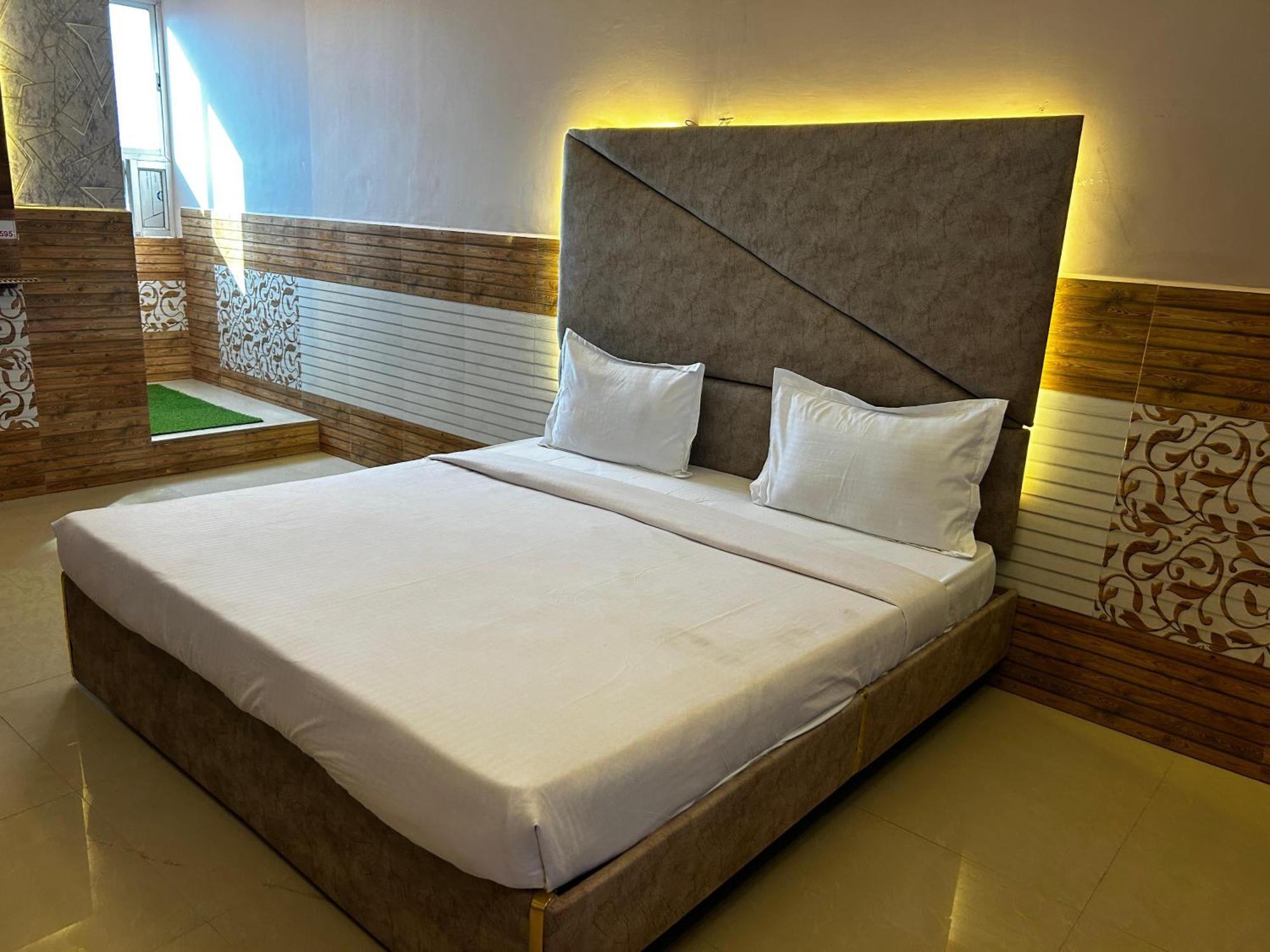 Hotels7Apple Mahoba Exterior foto