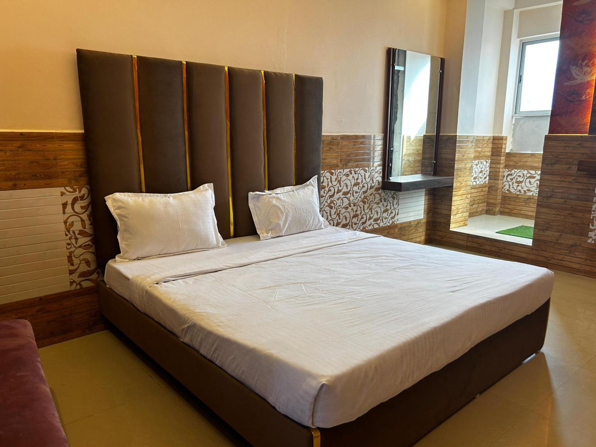 Hotels7Apple Mahoba Exterior foto